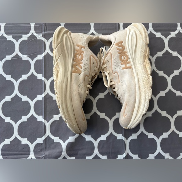 Hoka Clifton 10 ladies running shoes sneakers in Vanilla/Birch size 8.5. - Picture 7 of 14